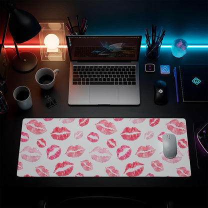 Hot Lips - HEYITSTRENDY